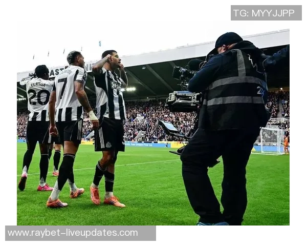 英超精彩对决多特蒙德大胜本菲卡神奇扑救引发全场欢呼与转会热议