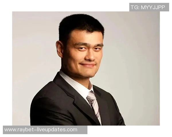 姚明在可爱采访中展现幽默风趣与篮球巨星的亲和力