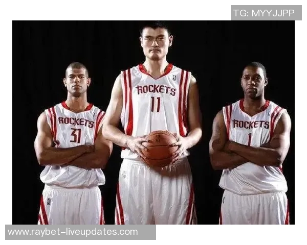 姚明传奇时刻集锦照片回顾展现伟大篮球生涯的辉煌瞬间