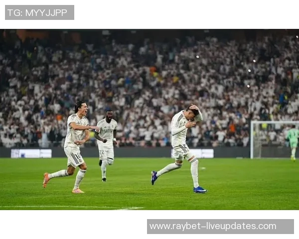 足总杯精彩对决巴黎圣日耳曼与皇马战成平局乌龙球引发全场狂欢