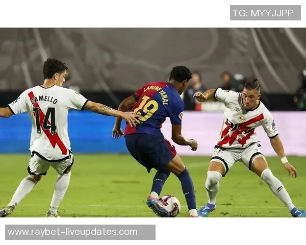 世界杯激战巴黎圣日耳曼与巴萨平局红牌事件引发全场热议与争议