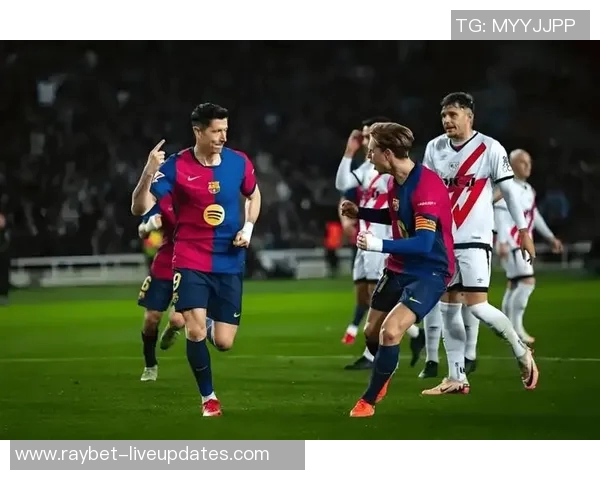 中超激战巴萨与多特蒙德战成平局红牌事件引发全场热议与数据分析 中超激战巴萨与多特蒙德战成平局红牌事件引发全场热议与数据分析