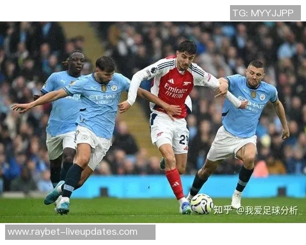 友谊赛精彩对决AC米兰与曼城战成平局争议判罚引发热议 友谊赛精彩对决AC米兰与曼城战成平局争议判罚引发热议