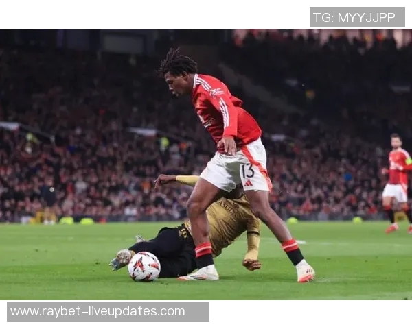 英超焦点战阿森纳逆转曼联红牌争议引发热议与转会传闻