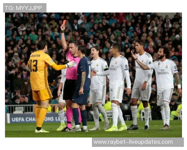 莱比锡逆袭巴黎圣日耳曼帽子戏法引发争议判罚全场沸腾 莱比锡逆袭巴黎圣日耳曼帽子戏法引发争议判罚全场沸腾