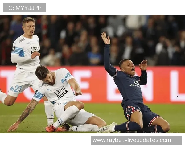 中超精彩对决巴黎圣日耳曼小胜切尔西帽子戏法引发全场欢呼